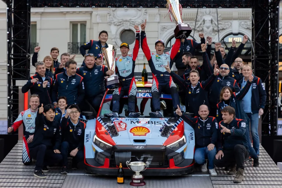 Thierry Neuville e Martijn Wydaeghe, em Hyundai i20 N Rally 1 Hybrid