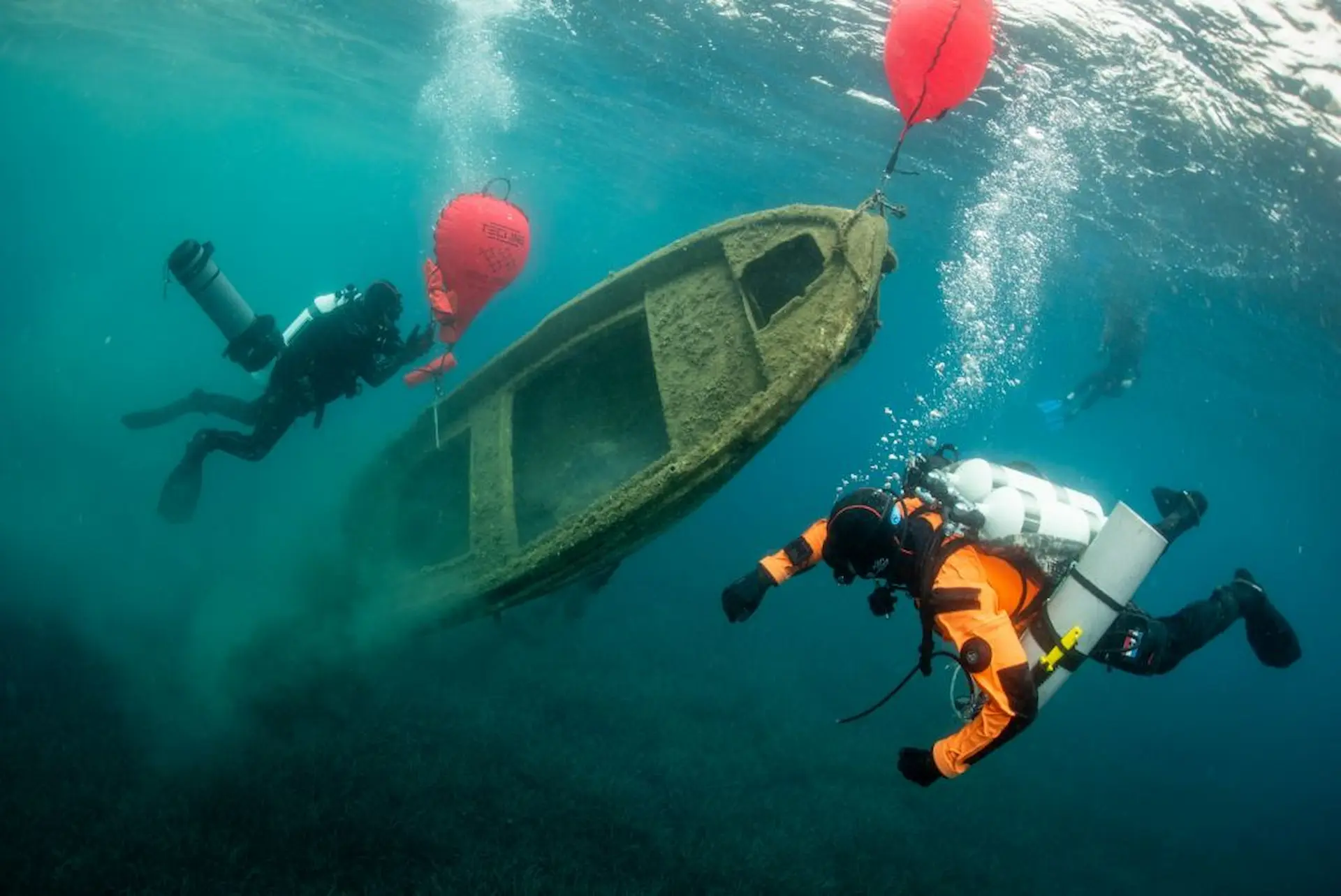 A Hyundai e a Healthy Seas removeram mais de 170 toneladas de lixo marinho